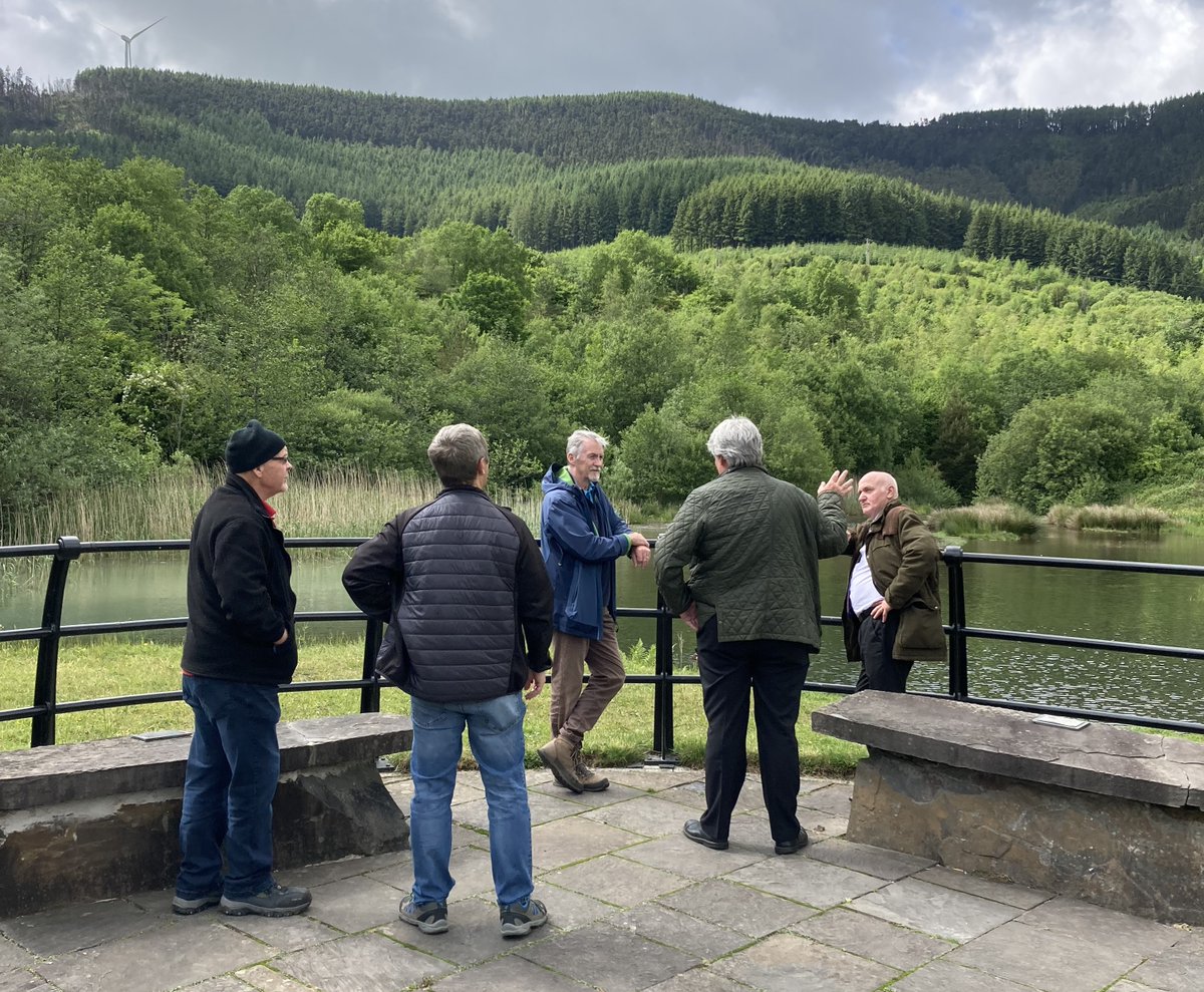 Llywodraeth Cymru Newid Hinsawdd (@newidhinsawdd) on Twitter photo Aeth y Dirprwy Brif Weinidog @Huw4Ogmore i Bontycymmer i weld y cynnydd yn Llynnoedd Pontycymmer. Mae £1.3 miliwn o’r gronfa £34 miliwn y cael ei ddefnyddio ar gyfer gwaith ar y domen lo segur.
<a href="/CBSPenybont/">Cyngor Bwrdeistref Sirol Pen-y-Bont ar Ogwr</a> Aeth y Dirprwy Brif Weinidog @Huw4Ogmore i Bontycymmer i weld y cynnydd yn Llynnoedd Pontycymmer. Mae £1.3 miliwn o’r gronfa £34 miliwn y cael ei ddefnyddio ar gyfer gwaith ar y domen lo segur.
<a href="/CBSPenybont/">Cyngor Bwrdeistref Sirol Pen-y-Bont ar Ogwr</a>