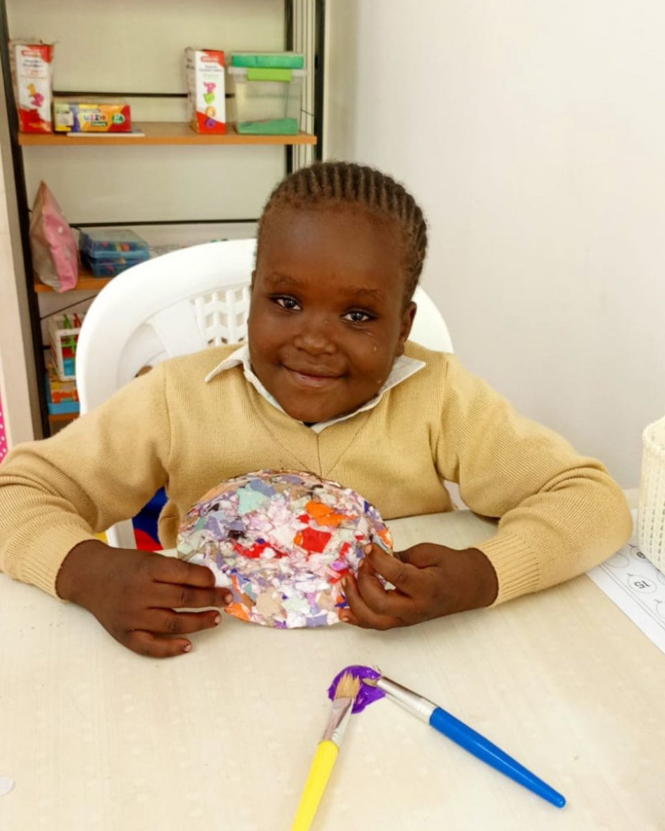Happy Friday, Friends! We love when our kids get to be creative. Here’s Sharon having a blast in class making Mod Podge paper mache! 😄🎨 

#CreativeFun #PlayTherapy