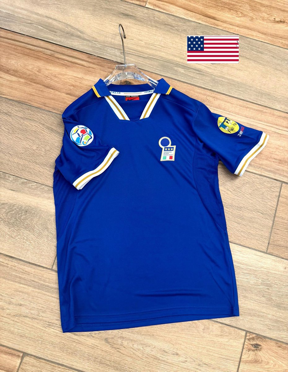 ITALY 🇮🇹 1996 HOME &amp; AWAY RETRO KIT NOW FULLY RESTOCKED
M, L, XL, XXL

25k
Kindly repost!!!!