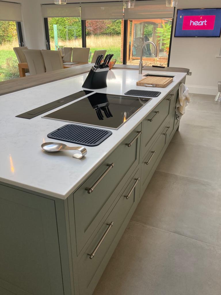 moneyhillint's tweet photo. Featuring an integrated hob and streamlined downdraft extractor, this layout is perfect for social cooking and open living. Subtle finishes and clean lines keep things effortlessly stylish.
π‘ Thinking of a kitchen island for your home? Letβs chat.
.
.
.
#KitchenIslandDesign https://t.co/GQnsNen1DF