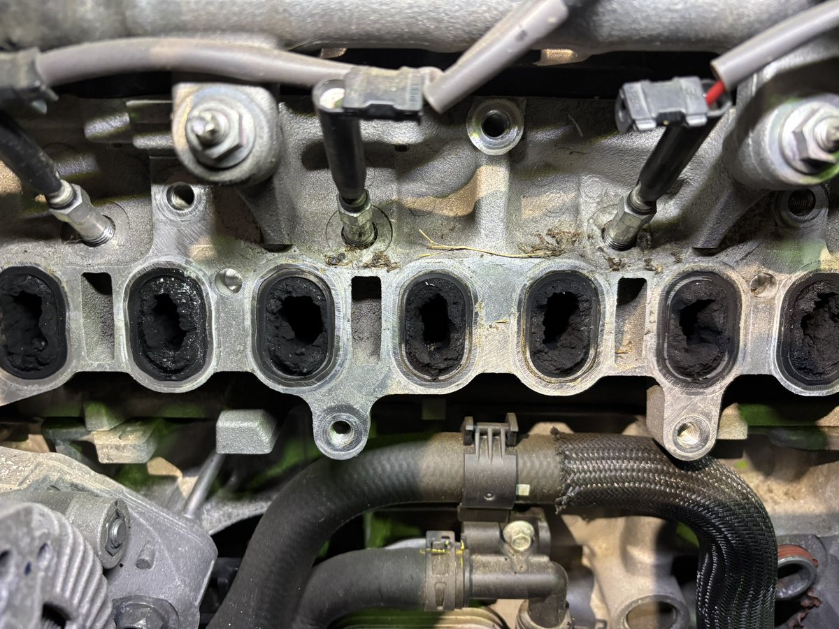 m8demiodiesel's tweet photo. デミオでは過去一の量🤣
15万キロ
燃費も悪いけど、でもDPF再生間隔は調子いいのよね
オイルっ気も無いので、掃除したら調子良し👌 https://t.co/WcYKu9ChUc
