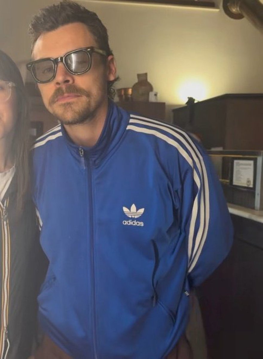 oh my god im slamming my fist through a desk