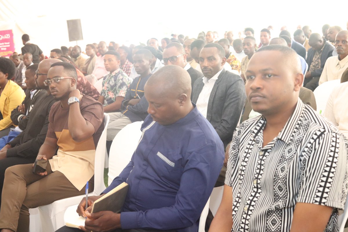 Ministry of Public Service and Labour | Rwanda (@rwandalabour) on Twitter photo Live- Uburasirazuba
Ministiri w'Ubuhinzi nāUbworozi <a href="/RwandaAgri/">Ministry of Agriculture & Animal Resources |Rwanda</a> Dr Mark Cyubahiro Bagabe, hamwe nā Umunyamabanga Nshingwabikorwa wa <a href="/RwandaEast/">ššš¬ššš«š§ šš«šØšÆš¢š§šš | šš°šš§šš</a> Dr.NYIRAHABIMANA Jeanne , abahagarariye uturere tugize iyi ntara, nā abandi bafatanyabikorwa bagera kuri magana ane (400) biganjemo Live- Uburasirazuba
Ministiri w'Ubuhinzi nāUbworozi <a href="/RwandaAgri/">Ministry of Agriculture & Animal Resources |Rwanda</a> Dr Mark Cyubahiro Bagabe, hamwe nā Umunyamabanga Nshingwabikorwa wa <a href="/RwandaEast/">ššš¬ššš«š§ šš«šØšÆš¢š§šš | šš°šš§šš</a> Dr.NYIRAHABIMANA Jeanne , abahagarariye uturere tugize iyi ntara, nā abandi bafatanyabikorwa bagera kuri magana ane (400) biganjemo