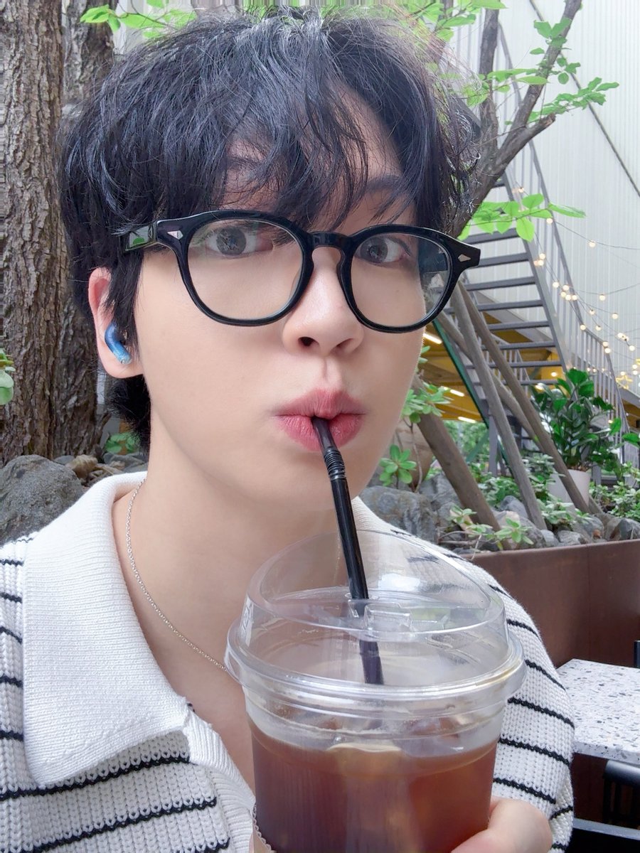 [250530] Kim Gijoong LiNC chat update

Selfie after the first ever Fancall event ❤️

#Gijoong #Kijoong #Kijung
#기중 #김기중 #KIM_GIJOONG

#유니버스리그 #universeleague
#UNB #유앤비 #IM66 #아이엠66 #MBKBOYS #엠비케이보이즈
