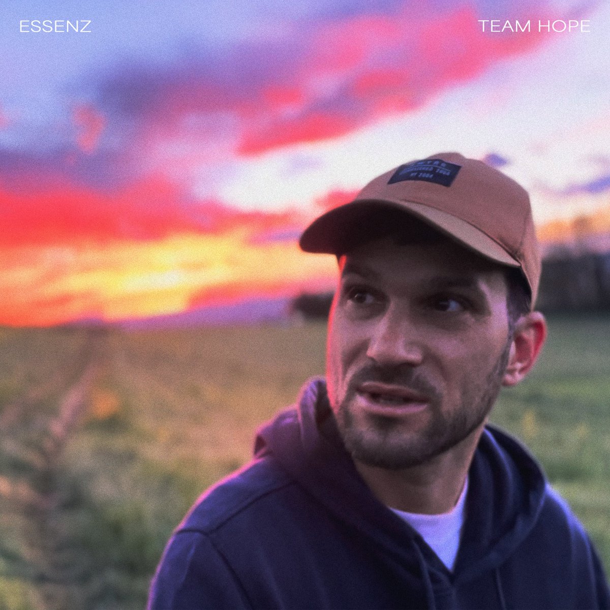 HAPPY HAPPY RELEASE DAY 🥳🥳 #profimusic
essenz TEAM HOPE out now!! 🇨🇭
open.spotify.com/track/2CsS0pSM… 
Links YouTube, etc:
profimusic.lnk.to/Essenz_TeamHope
.
#newsong #essenz #mundartmusik #mundart #TeamHope #SchweizerMusik
