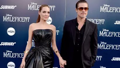 Fm99PANAMA's tweet photo. Brad Pitt rompe el silencio tras ocho años de drama con Angelina Jolie

https://t.co/FViyGgfAEK https://t.co/vegZxSUuKI