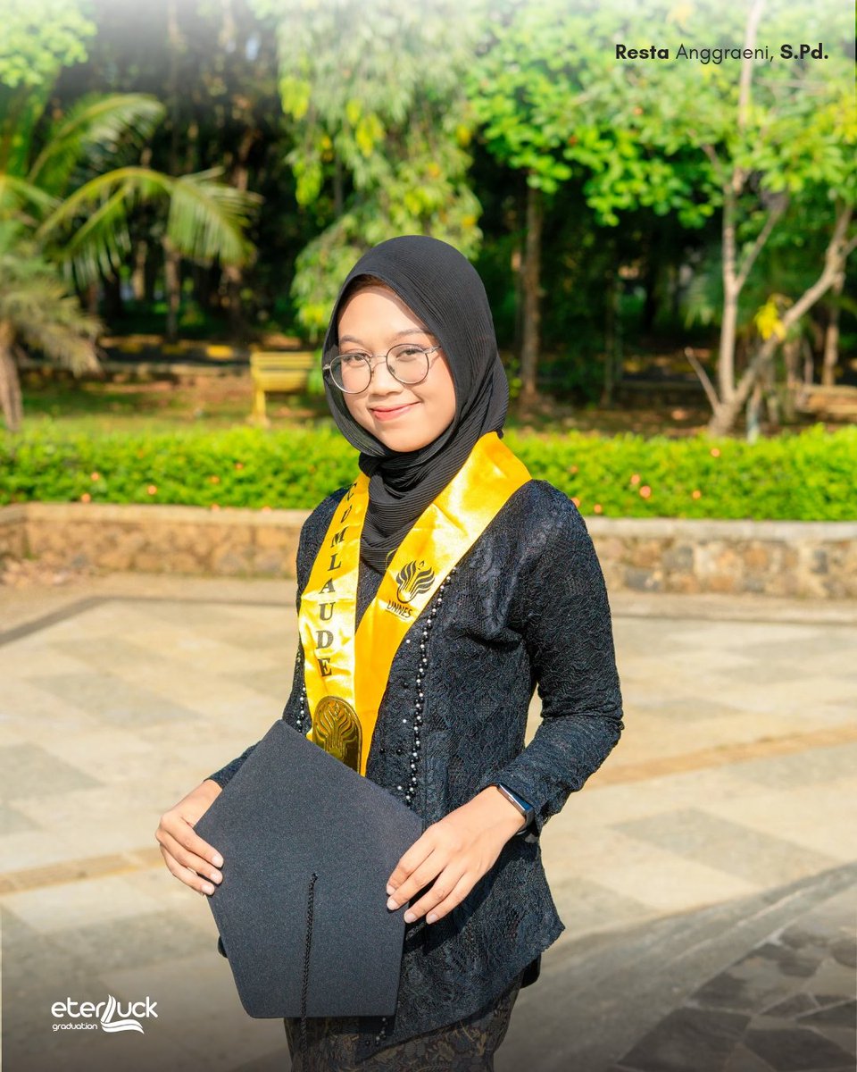 eterluck_studio's tweet photo. Congratulations on your graduation kak Resta Anggraeni, S.Pd https://t.co/jH12ggoDTY
