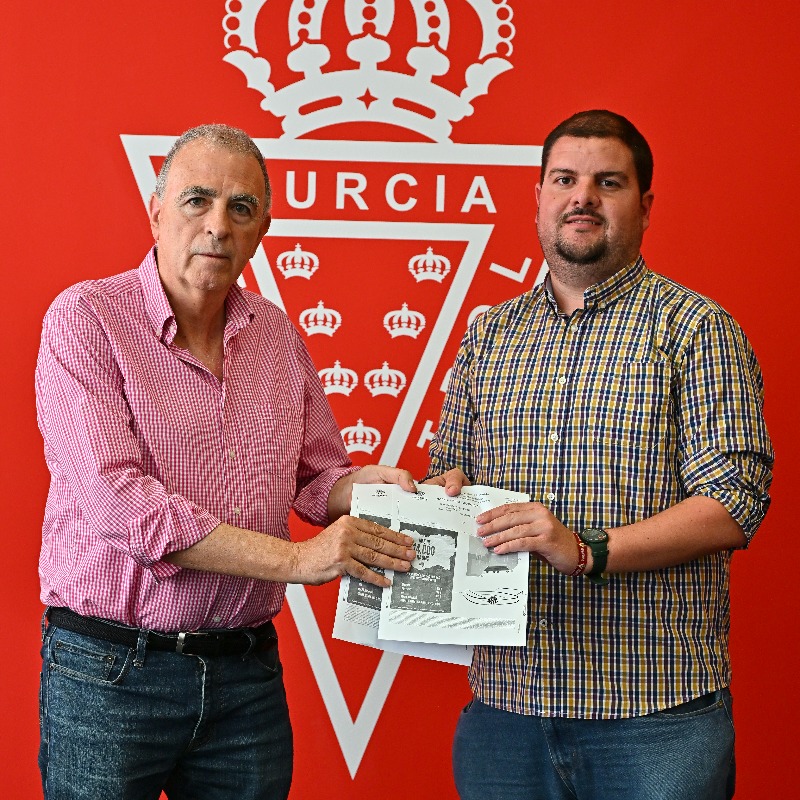 realmurciacfsad's tweet photo. 🎟️ El Real Murcia premia la fidelidad de Alberto Lozano con 2 entradas para el #NàsticRealMurcia

🔝 Alberto ha estado presente en los 41 partidos oficiales de esta temporada, incluyendo los encuentros a domicilio

❤️¡𝗚𝗥𝗔𝗖𝗜𝗔𝗦 por tu murcianismo incondicional, @albertolofe!