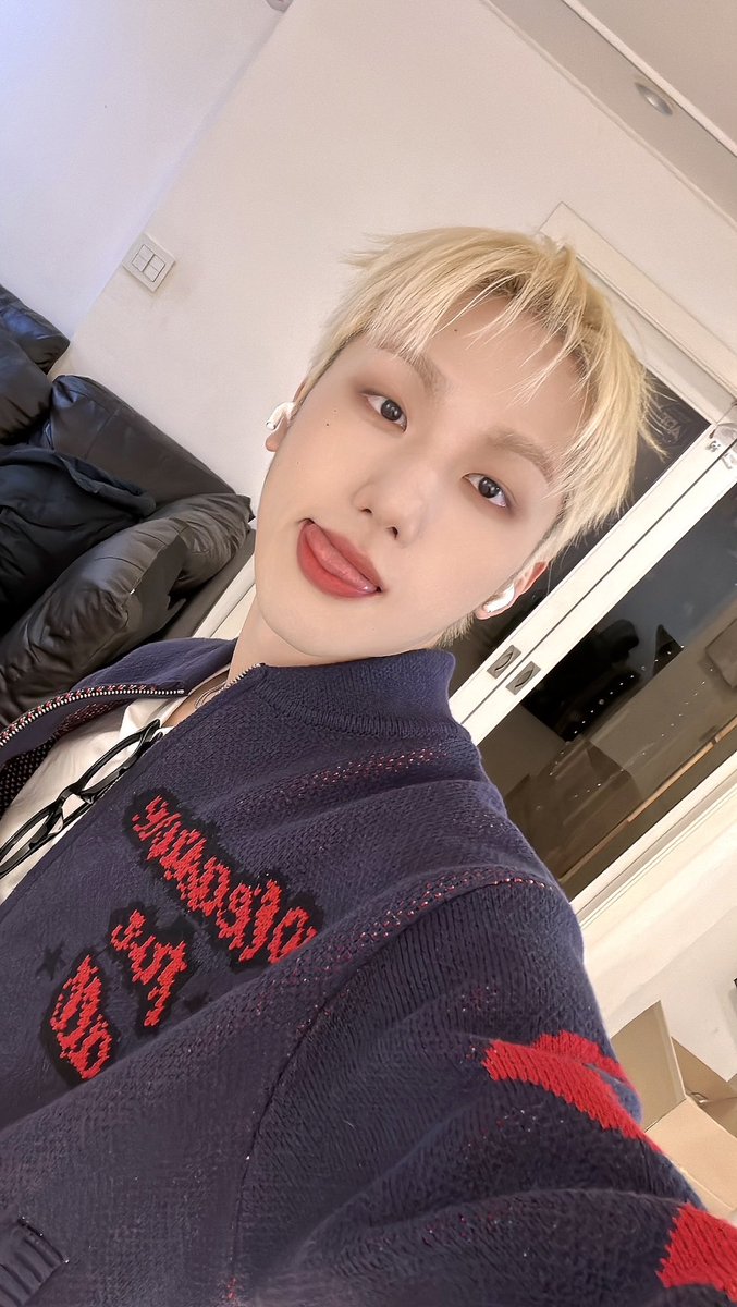 kathfulll's tweet photo. @dearu_bubble ㅋㅋㅋ 몬트 나라찬오빠 makes me think of 구치파치!! I took this video of my 2024 connection 구치타마치이 being goofy and it immediately reminded me of 라찬 🥹🥹❤️
#다마고치프렌즈버블 https://t.co/C2GCh2QYI0