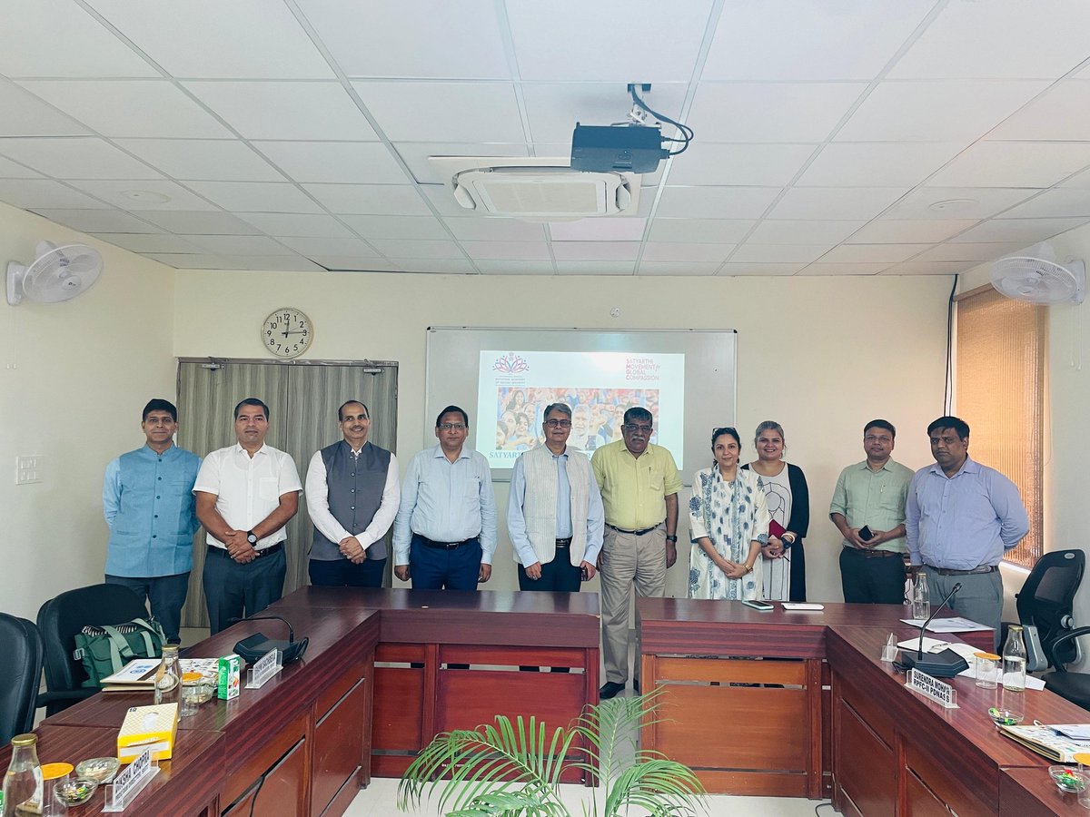 PDUNASS's tweet photo. Team PDNASS had a fruitful dialogue with Kailash Satyarthi Foundation, exploring synergies on initiatives that promote social security, compassion, and collective well-being 🌟💕 @LabourMinistry @socialepfo @k_satyarthi @smgc_official @_KumarRohit https://t.co/aXVMfUbFBr