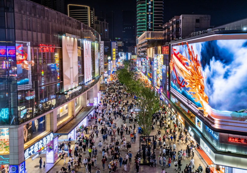 IntAssocofHefei's tweet image. Hefei is accelerating #DigitalChina by enhancing data sharing, launching AI-powered public services, and promoting digital literacy. With 1,900 new datasets and smart assistants for over 1,800 services, the city empowers citizens through innovation, inclusion, and knowledge.