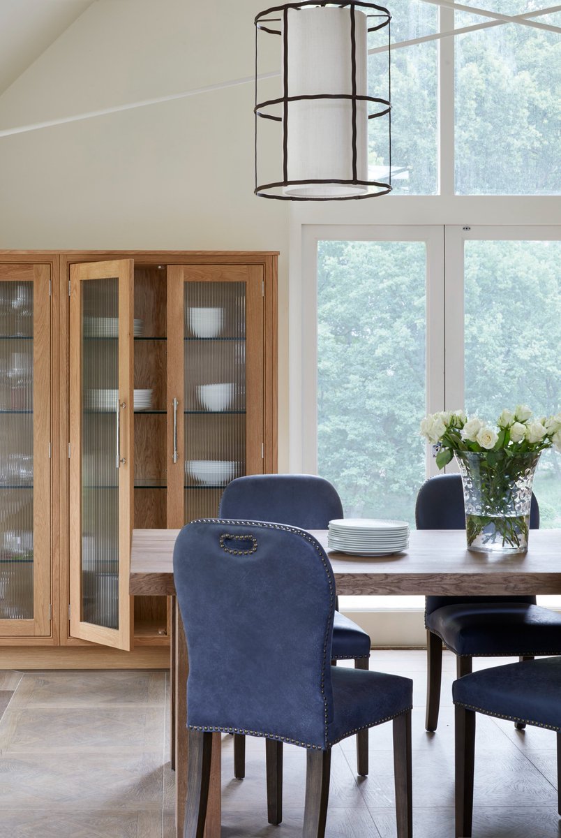 We love how these fluted glass-front units add a touch of elegance while offering practical storage. Paired with classic dining chairs and warm lighting, this space strikes the perfect balance between modern and traditional.

🏠 Your dream kitchen starts here.
.
.

#GlassCabinets