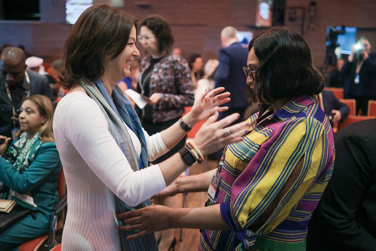 MFEA Slovenia (@mzez_rs) on Twitter photo Ministrica <a href="/tfajon/">Tanja Fajon</a> je ob otvoritvi mednarodne konference #DanAfrika2025 poudarila, da #Slovenija🇸🇮 v zadnjih letih krepi sodelovanje z Afriko🌍, z novimi VP v Adis Abebi🇪🇹 in Alžiru🇩🇿, kmalu tudi v Rabatu🇲🇦in z obiski ministrice v afriških državah 🇰🇪, 🇸🇴, 🇪🇹, 🇧🇯 in 🇹🇬. Ministrica <a href="/tfajon/">Tanja Fajon</a> je ob otvoritvi mednarodne konference #DanAfrika2025 poudarila, da #Slovenija🇸🇮 v zadnjih letih krepi sodelovanje z Afriko🌍, z novimi VP v Adis Abebi🇪🇹 in Alžiru🇩🇿, kmalu tudi v Rabatu🇲🇦in z obiski ministrice v afriških državah 🇰🇪, 🇸🇴, 🇪🇹, 🇧🇯 in 🇹🇬.