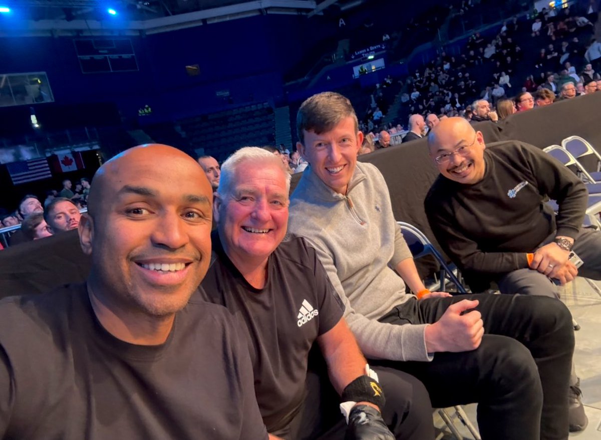 Quick selfie in between fights with Cutman Bob Plant, Doctors Conor Mcivor &amp; Chris Lam at the last <a href="/CageWarriors/">Cage Warriors</a> in Glasgow a few weeks ago..  #FightNight #Cutman 

📍 <a href="/ArenaBraehead/">Braehead Arena 🎤🏟</a>