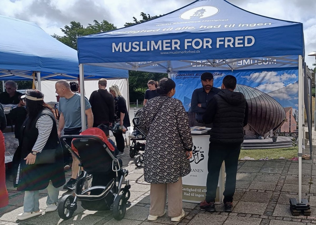 Muslimer For Fred står i dag i præstø gågade i det skønne vejr ☀️

Kom forbi og lær om Islam på Per Thyges Torv