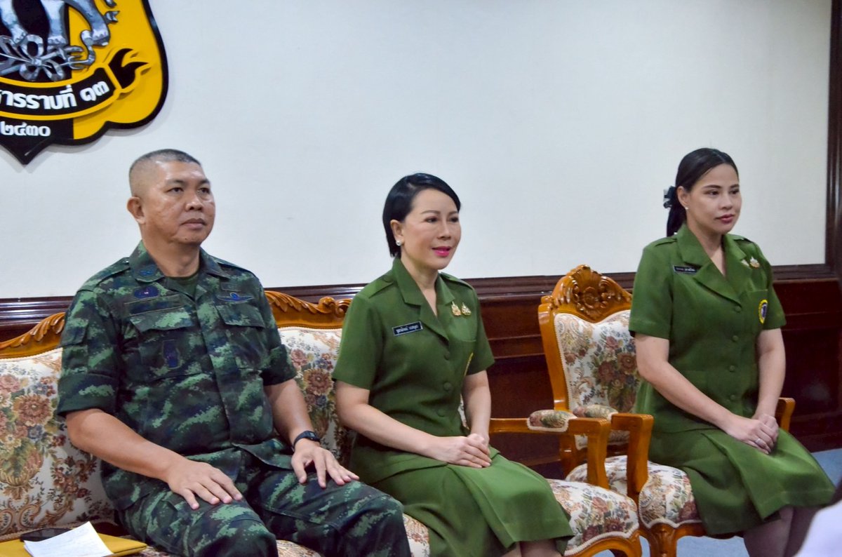 ArmyRinf13's tweet photo. ผบ.ร.13 และ ประธานสมาคมแม่บ้านทหารบก สาขา ร.13 เป็นประธานในการมอบทุนการศึกษา ประจำปี 2568 ให้กับบุตรกำลังพล นขต.ร.13 เพื่อเป็นการแบ่งเบาค่าใช้จ่ายของกำลังพลและครอบครัว โดยมีกำหนดมอบให้กับบุตรกำลังพลทุกคน ทุกระดับชั้นที่กำลังศึกษา (ระดับอนุบาล - ปริญญาตรี)

#กรมทหารราบที่13 https://t.co/rLCtBuYgRD