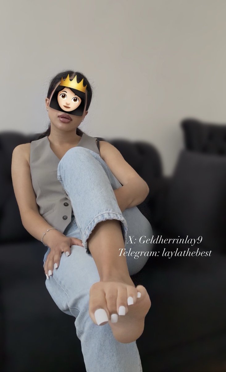 Trenn dich von deiner Freundin. Du gehörst einzig und allein mir. Ich mache mit dir was ich will du bist mein Spielzeug😋