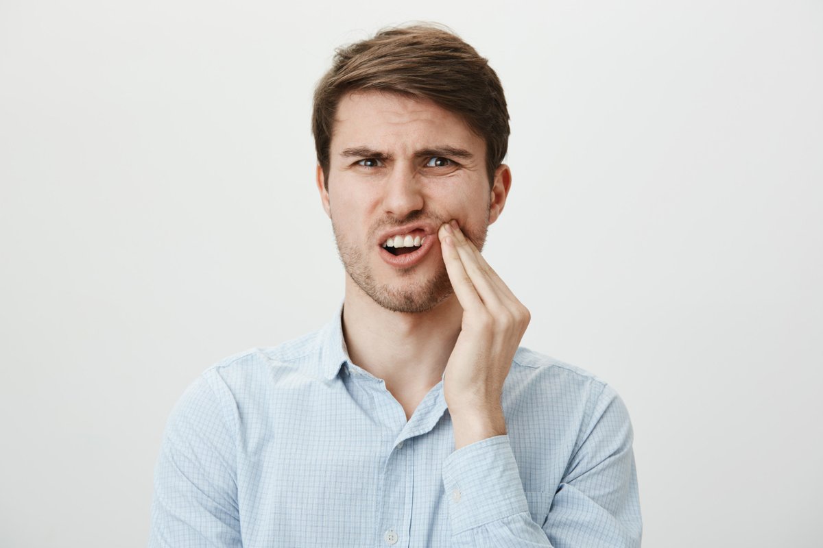 LisaCorriveau7's tweet image. Knocked out a tooth? You’ve got 30 mins to save it!
Here’s what to do BEFORE you see a dentist 

🔗 freshvoicehub.com/how-to-save-a-…

#ToothTips #DentalEmergency #KnockedOutTooth #FirstAidForTeeth