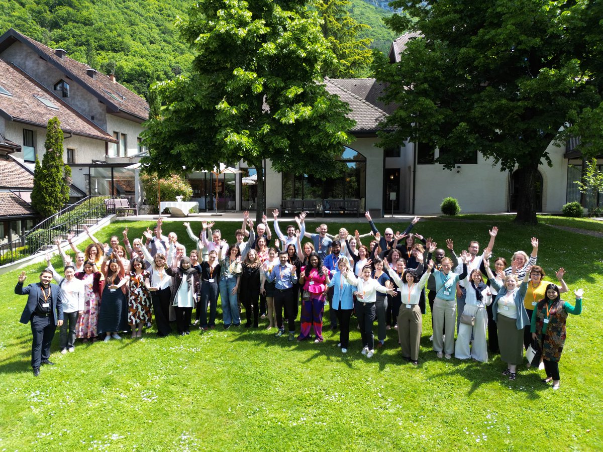 The ISCBH Bone School is going great!  such a lovely group and a beautiful setting - perfect!