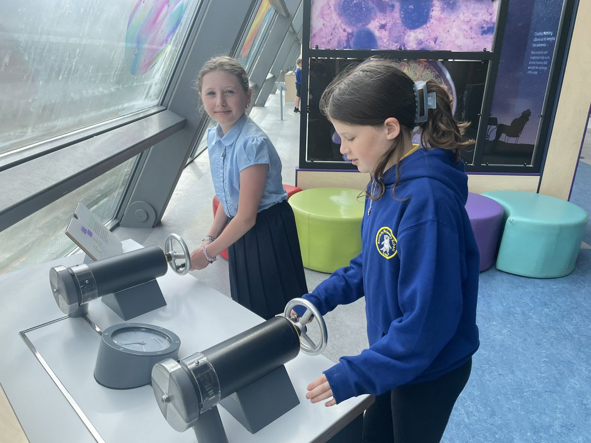 sandaigprimary's tweet image. Fun times at Glasgow Science Centre for P5, P6 and P7! @GSC1 #GSCLearningLab @STEMGlasgow
@STEMLearninguk @Jane_Arthur_
@Doug_GCC
@RAISEScotland
@EdScotSciences  @NASAEarth