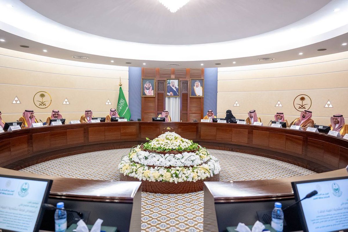 MhAlmarshad's tweet image. سعدت بحضور الاجتماع للمجلس الاستشاري الاستثماري ل #منطقة_القصيم برئاسة سمو #أمير_منطقة_القصيم، بحضور سمو نائبه والزملاء الأعضاء من القطاع الخاص والحكومي وكان اجتماع رائع ومميز ووضع خارطة الطريق للإستراتيجية المستقبلية بما يساعد في تحقيق #رؤية_السعودية_2030