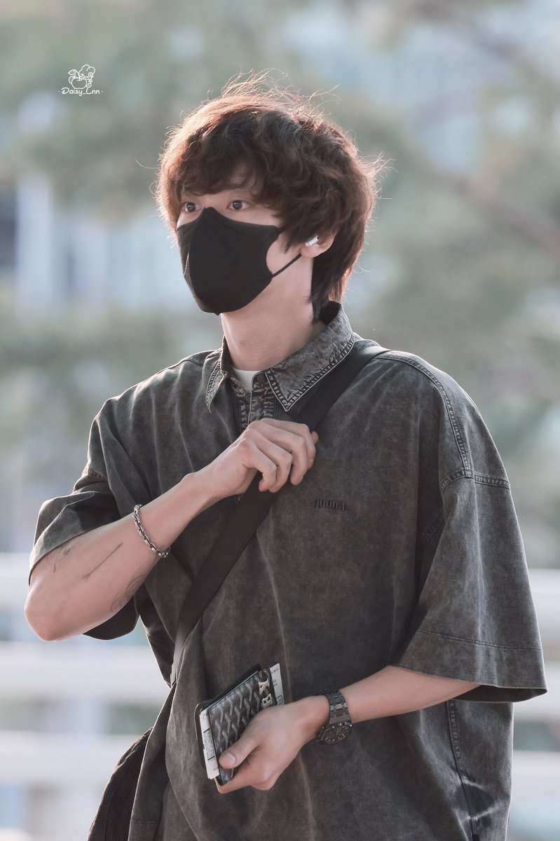 cyhourly's tweet photo. #CHANYEOL #찬열 #박찬열 https://t.co/rMQqm1ir0f