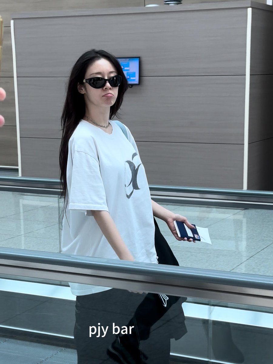 pjybar's tweet image. 250530 ICN✈️
🥹🥹🥹오랜만이다

#parkjiyeon #박지연 #지연