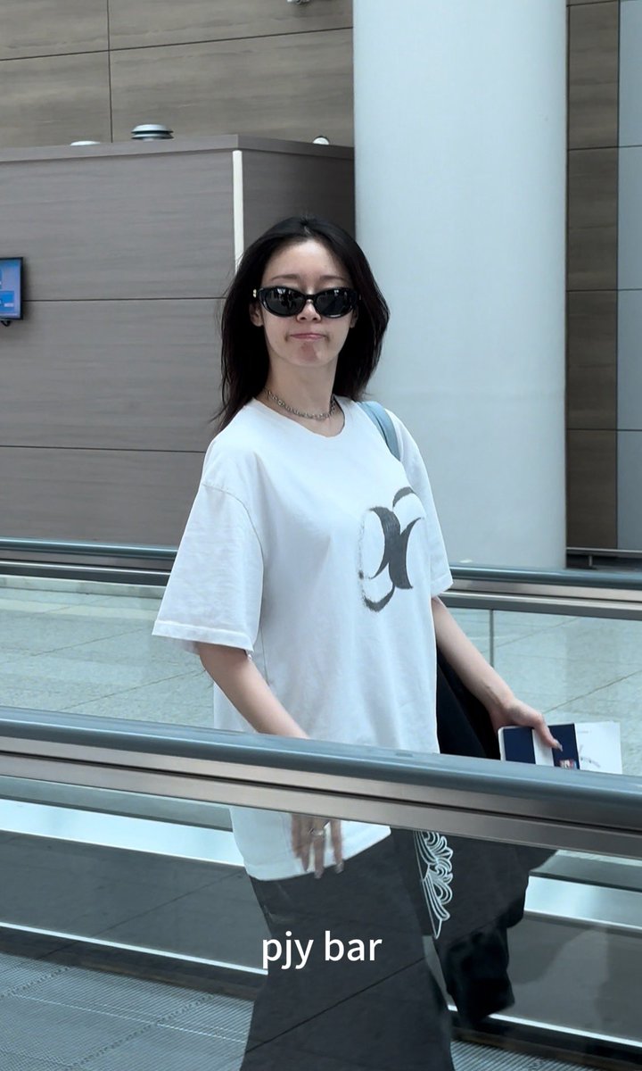 pjybar's tweet image. 250530 ICN✈️
🥹🥹🥹오랜만이다

#parkjiyeon #박지연 #지연