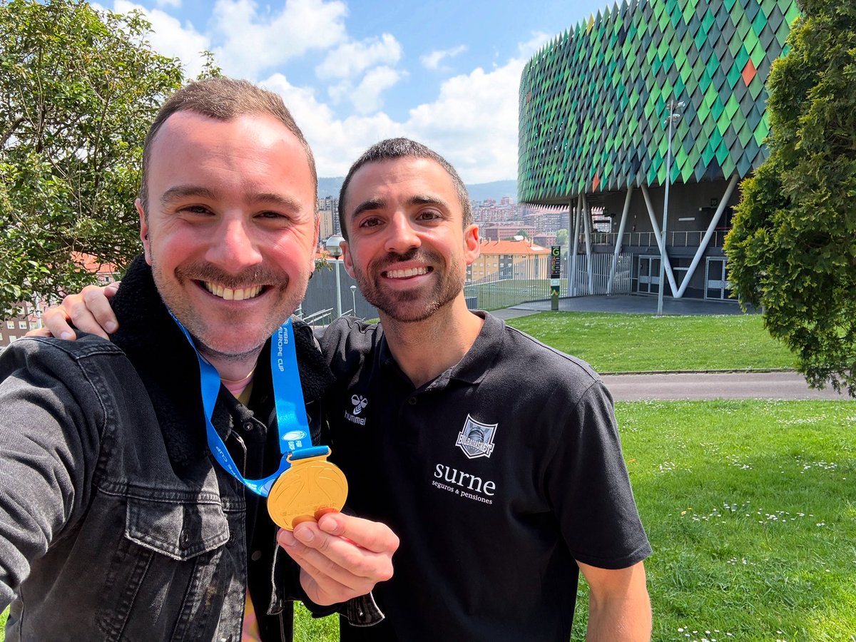 🏆🏀 Tipo apal, jator eta fina dauka Bilbao Basket klubak, eta gainera galdakoztarra! 😉

Bera izan da BINKEren azken zenbakiko elkarrizketa nagusia, lehenengo taldeko entrenatzaile laguntzailea!

Zorionak Ibon, Europako txapeldun berria! 💪