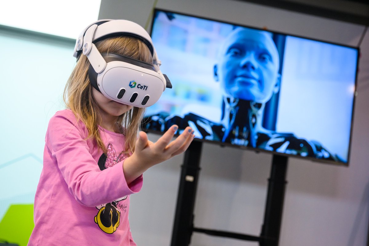 TactileInternet's tweet image. Today we celebrate the rights, creativity and potential of children around the world.👧🧒
At CeTI, we believe that innovation should start in childhood: with curiosity, play and accessible technology.
@tudresden_de @dfg_public
#tactileinternet #InternationalChildrensDay #Future