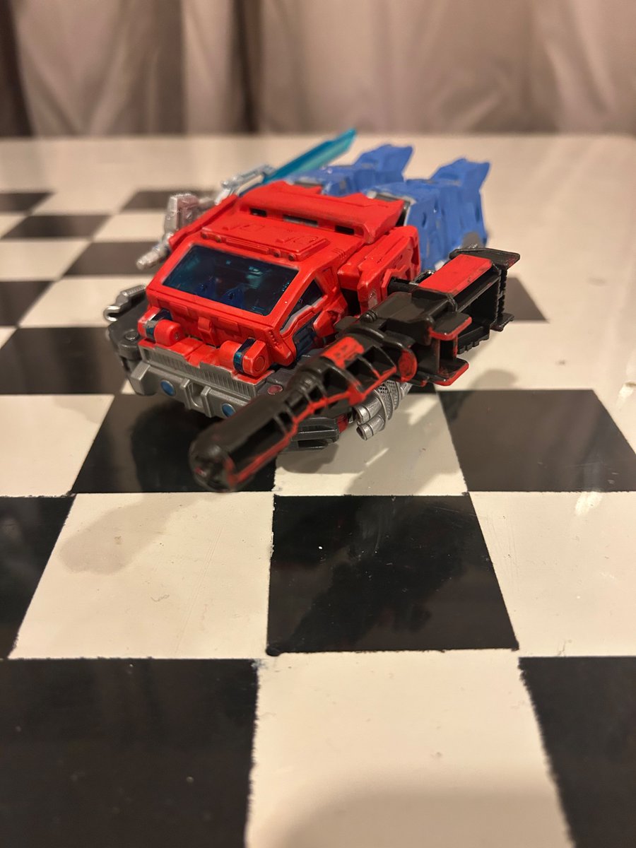 Howdy ya’ll!

Got a new project done- my very first custom. Introducing TF: Into the Horizon’s Cybertronian Knight Optimus Prime!

#transformers #tfone #maccadam #customfigure #tfanimated #rotb #optimusprime #autobots