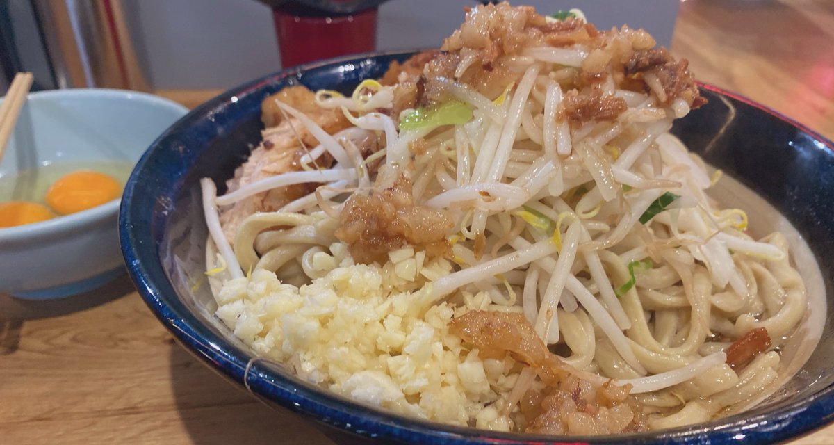DOPEMEN NOPEMEN
ラーメン 700g

会社の先輩方と久しぶりに！
豚とアブラ本当に旨味を感じた。

改めて本当に啜る！！って感じの麺だと感じた。スープは何も変えない方が好きで、量も調度良いくらいで満足した。

ご馳走様でした！！