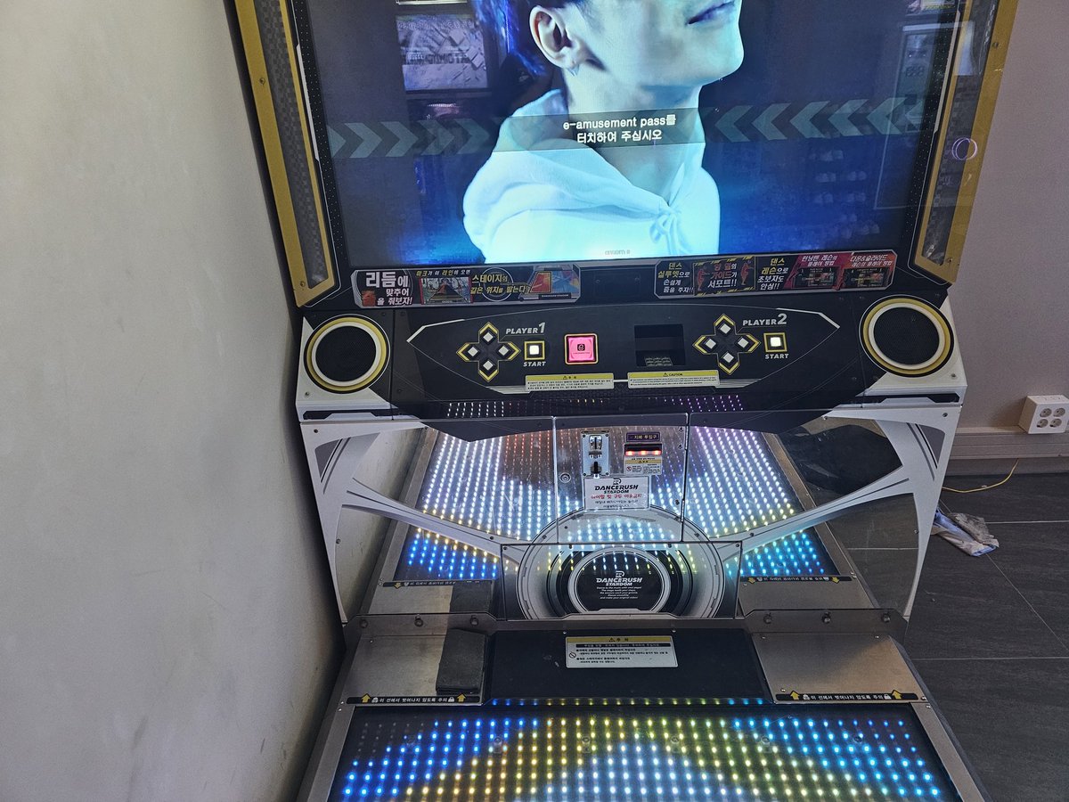 친구가 오락실 가고싶데서 올만에 부천 어택왔다
사람 짱많어