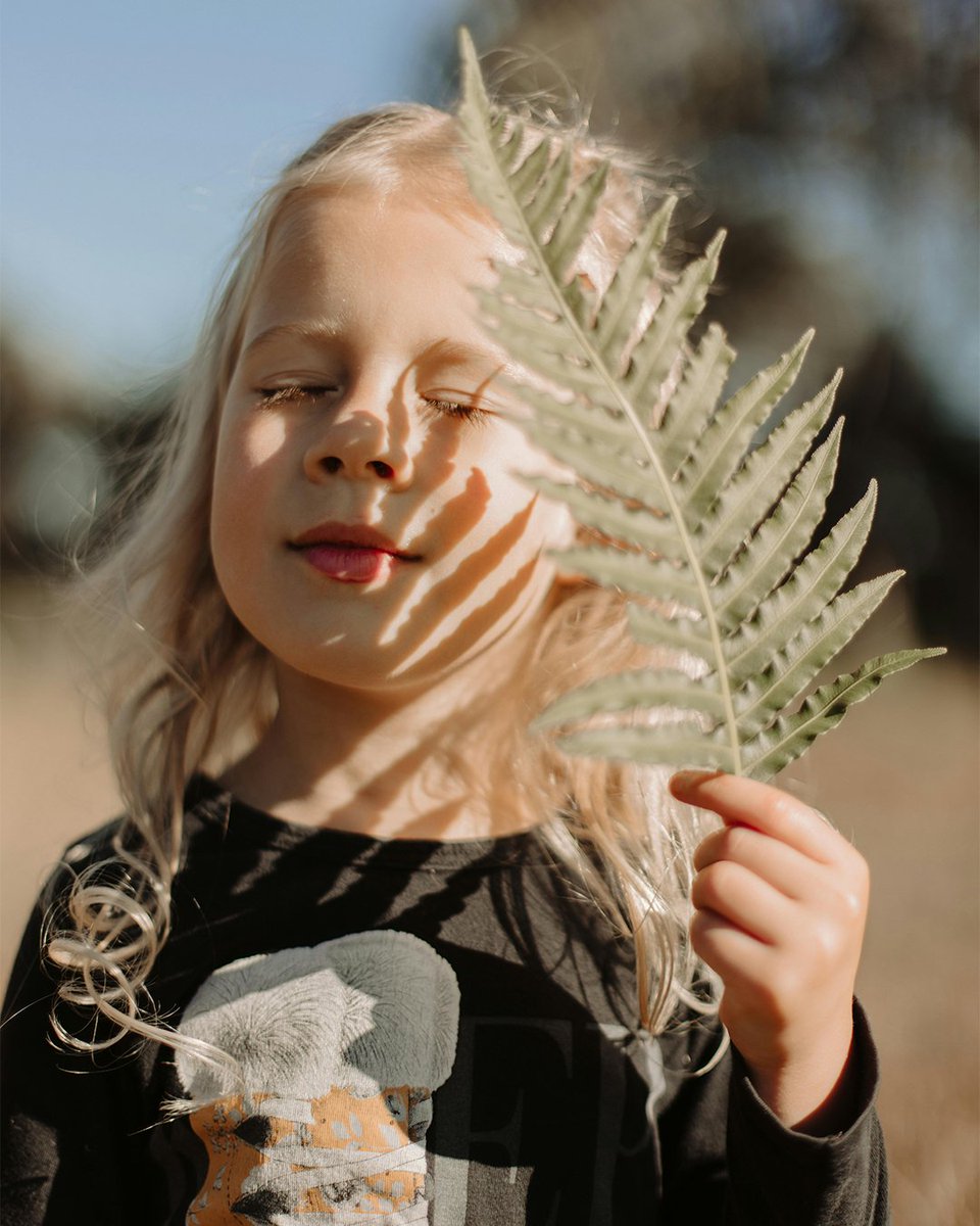 How does choosing glass help fight climate change?🤔

Unlike many materials, glass is 100% and endlessly recyclable without losing quality, reducing the need for raw materials and the energy required to produce new packaging. Glass is also non-toxic and doesn't degrade over time