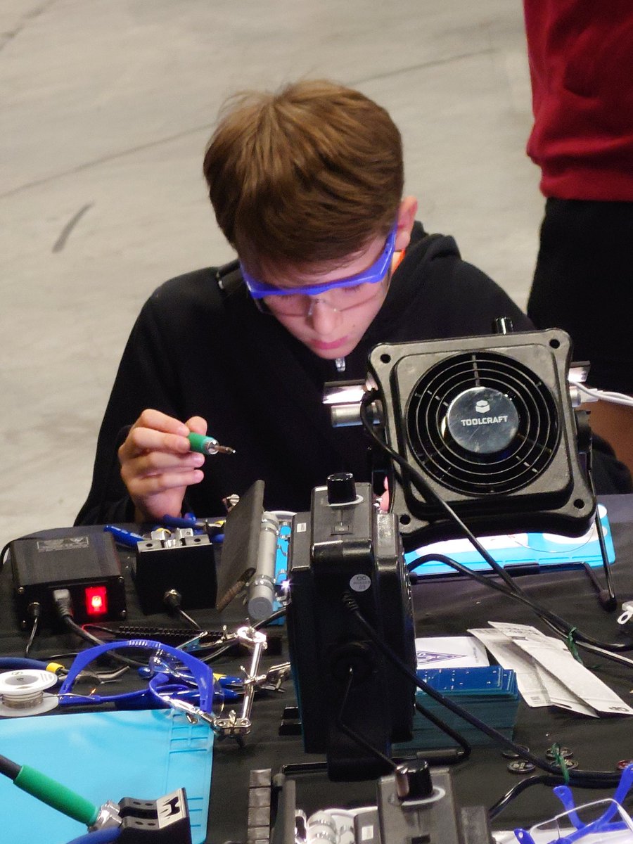 AMSAT-HB (@amsat_hb) on Twitter photo And here are the pichtures of our crew Day 2 <a href="/FantasyBasel/">FANTASY BASEL - The Swiss Comic Con</a>
<a href="/ARISS_Intl/">ARISS - Amateur Radio on the ISS</a> #amsat #hamradio #nerd #cosplay #maker #makermovement #amateurfunk And here are the pichtures of our crew Day 2 <a href="/FantasyBasel/">FANTASY BASEL - The Swiss Comic Con</a>
<a href="/ARISS_Intl/">ARISS - Amateur Radio on the ISS</a> #amsat #hamradio #nerd #cosplay #maker #makermovement #amateurfunk