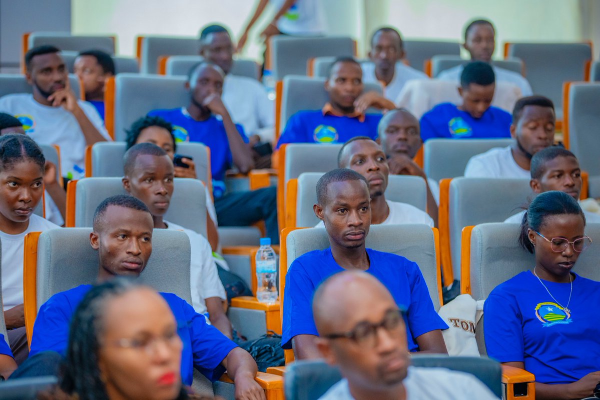 Transparency International Rwanda (@ti_rwanda) on Twitter photo š¢ Biri kuba aka kanya: Umuyobozi Nshingwabikorwa wa <a href="/TI_Rwanda/">Transparency International Rwanda</a>, <a href="/amupiganyi/">amupiganyi</a>, ari gutanga ikiganiro ku bitabiriye inama y'ubukangurambaga bwo kurwanya ruswa n'akarengane mu Mujyi wa Kigili. Iyi nama yateguwe na <a href="/CityofKigali/">City of Kigali</a> yahurije hamwe inzego nāabafatanyabikorwa batandukanye. š¢ Biri kuba aka kanya: Umuyobozi Nshingwabikorwa wa <a href="/TI_Rwanda/">Transparency International Rwanda</a>, <a href="/amupiganyi/">amupiganyi</a>, ari gutanga ikiganiro ku bitabiriye inama y'ubukangurambaga bwo kurwanya ruswa n'akarengane mu Mujyi wa Kigili. Iyi nama yateguwe na <a href="/CityofKigali/">City of Kigali</a> yahurije hamwe inzego nāabafatanyabikorwa batandukanye.
