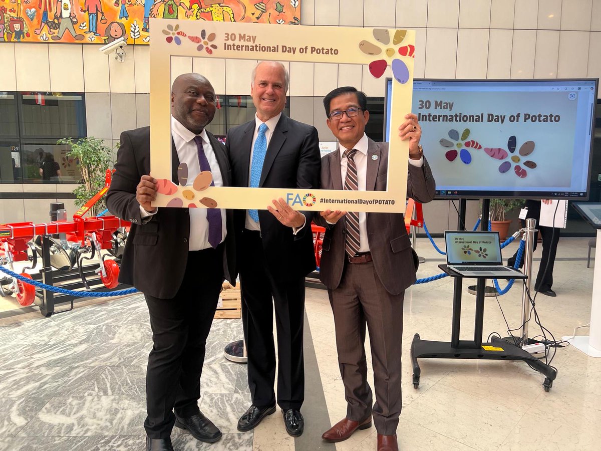PlantTreaty (@planttreaty) on Twitter photo 📸 Celebrating the roots of #biodiversity on #InternationalDayOfPotato!
<a href="/kentnnadozie/">Kent Nnadozie</a>, Plant Treaty Secretary, joined the Peruvian Ambassador and Director of NSP to honor the vital role in safeguarding potato genetic resources. 🌱
#ItAllStartsWithTheSeed
<a href="/FAOPERU/">FAO Perú</a> <a href="/FAOclimate/">FAO Climate Change & Biodiversity</a> 📸 Celebrating the roots of #biodiversity on #InternationalDayOfPotato!
<a href="/kentnnadozie/">Kent Nnadozie</a>, Plant Treaty Secretary, joined the Peruvian Ambassador and Director of NSP to honor the vital role in safeguarding potato genetic resources. 🌱
#ItAllStartsWithTheSeed
<a href="/FAOPERU/">FAO Perú</a> <a href="/FAOclimate/">FAO Climate Change & Biodiversity</a>
