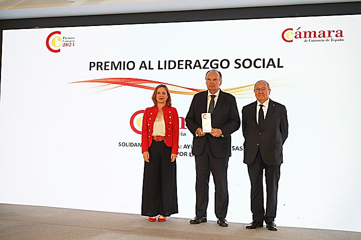 presscamaraVLC's tweet photo. @camara_valencia, reconocida con el Premio Cámaras 2024 por su liderazgo social ante la DANA, https://t.co/oAL4Pa1lVt https://t.co/Xq0yPgRsFm
