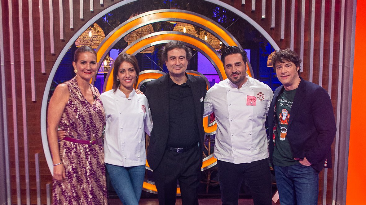RTVE Comunicación y Participación (@rtve_com) on Twitter photo Los aspirantes de '#MasterChef 13' preparan un viaje gastronómico a <a href="/David_Busta/">Bustamante</a> y a <a href="/HibaAbouk/">Hiba Abouk</a>.
🍴En el Monasterio de Oseira cocinarán un menú con productos de la zona para peregrinos.
🔹El lunes, después de <a href="/LaRevuelta_TVE/">La Revuelta</a>, <a href="/MasterChef_es/">MasterChef</a> en <a href="/La1_tve/">La 1</a>
rtve.es/rtve/20250530/… Los aspirantes de '#MasterChef 13' preparan un viaje gastronómico a <a href="/David_Busta/">Bustamante</a> y a <a href="/HibaAbouk/">Hiba Abouk</a>.
🍴En el Monasterio de Oseira cocinarán un menú con productos de la zona para peregrinos.
🔹El lunes, después de <a href="/LaRevuelta_TVE/">La Revuelta</a>, <a href="/MasterChef_es/">MasterChef</a> en <a href="/La1_tve/">La 1</a>
rtve.es/rtve/20250530/…
