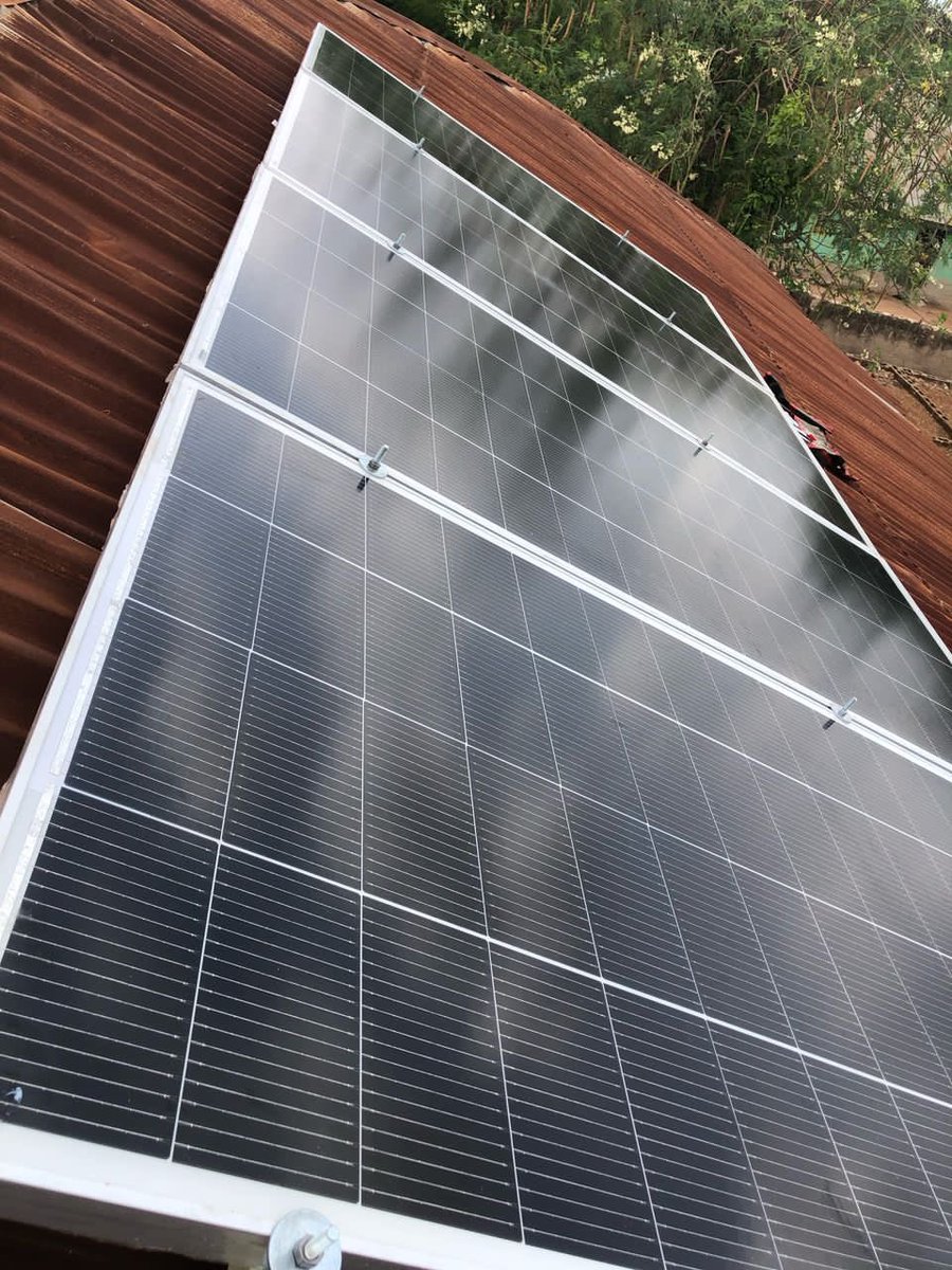 EmperorSunpower's tweet photo. No more power interruptions! You can get this 2kVA inverter system installed for efficient, reliable energy for 1.5million Naira . 

🔋 Powered by:
- 4 x 320W solar panels  
- 12V/200Ah lithium battery (2.5kWh)  
- 60A MPPT Charge Controller
- High-performance 2kVA inverter https://t.co/nkCM2wzjA4