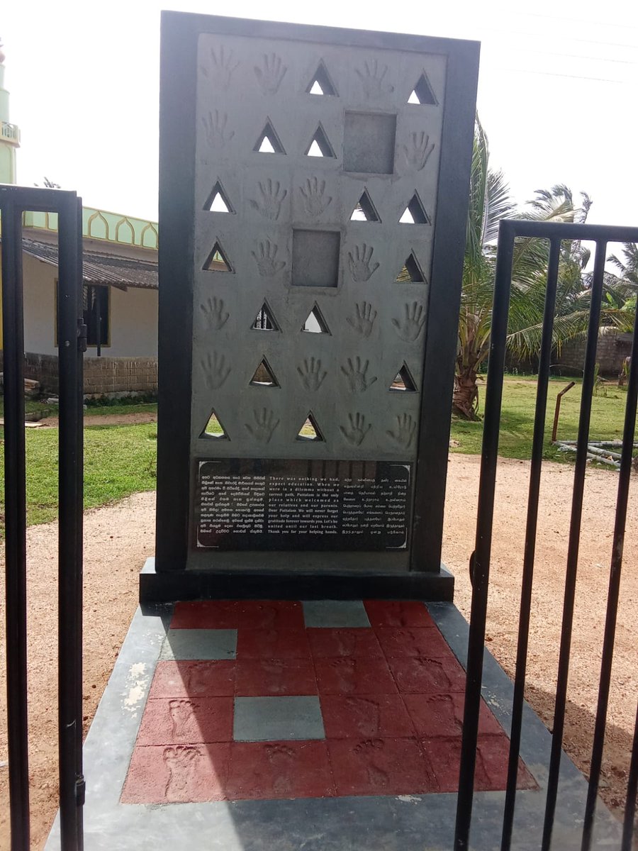 Mujeeb_UrRahman's tweet image. This year marks 35 years since the #forcible #expulsion  of Muslims by LTTE from the #Northern Province of Sri Lanka. A memorial obelisk was unveiled in Puttalam to commemorate the event.