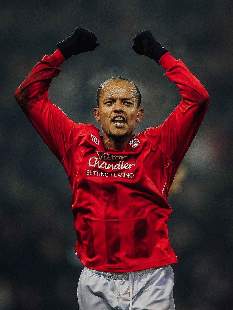 NFFC's tweet photo. Robert Earnshaw signed for Forest #OnThisDay in 2008! ✍️❤️ https://t.co/1W5N2CsJEF