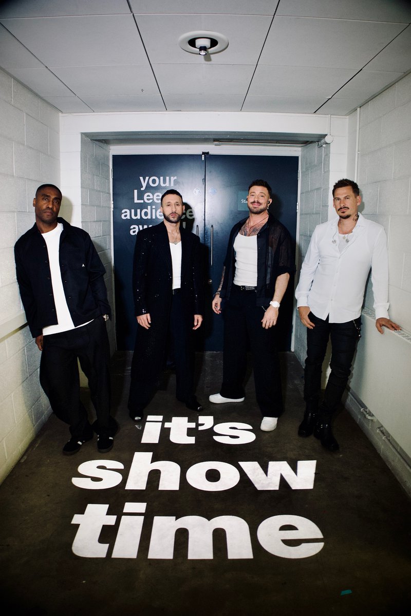 officialblue's tweet image. What. A. Tour. 💙
A massive thank you to @ollymurs for having us along as his special guest. It's been an honour to share the stage and experience the energy of every single city.
Until next time, one love 🫶
Antony, Lee, Duncan & Simon x