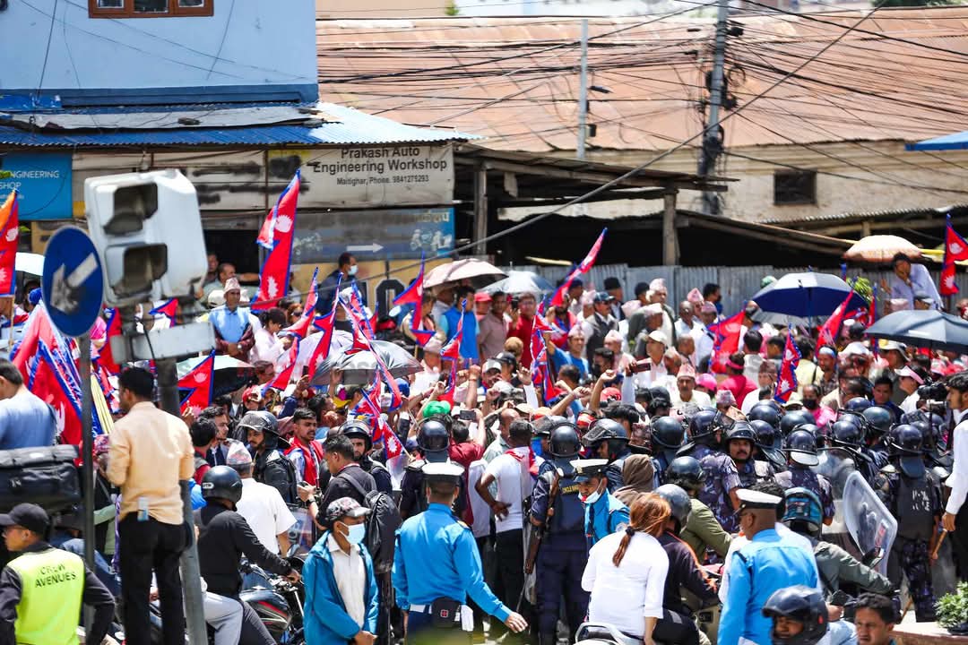 गणतन्त्रको जग हल्लिएको दोस्रो दिन।