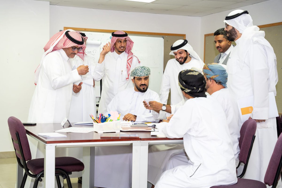 ضمن فعاليات اجتماع مجلس أمناء #المركز_التربوي_للغة_العربية_لدول_الخليج بمسقط تضمن البرنامج زيارة إلى #المعهد_التخصصي_للتدريب_المهني_للمعلمين وبحث آلية التعاون في مجال التدريب لذوي الاختصاص في #اللغة_العربية ثم زيارة #دار_الأوبرا_السلطانية_العماينة وجولة في ربوع العاصمة #مسقط.