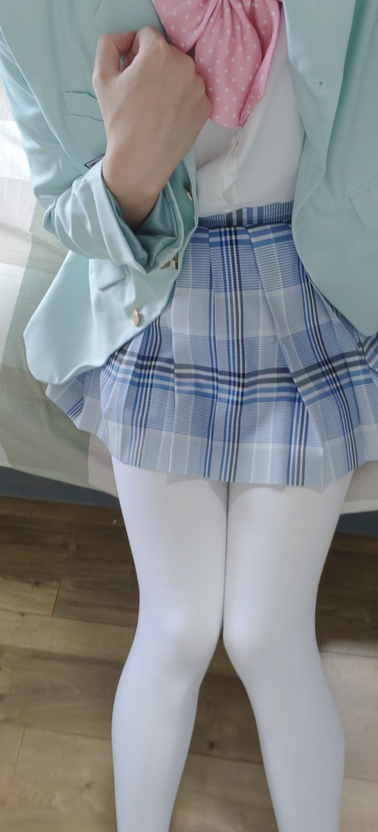 是谁端午节前一天晚上还去上班啊?
原来是我啊那没事了~
附一张中午拍的JK，这种角度不会拍轻喷哦!
#JK制服 #白丝JK #白丝