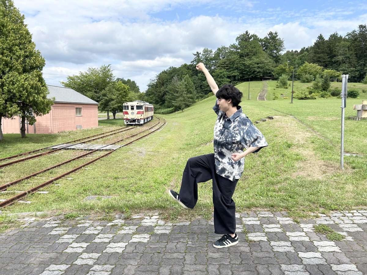 HBC制作ドラマ『三笠のキングと、あと数人』、HBCでの放送、ありがとうございました✨✨✨

6/1(日)よりBS-TBSでの放送が始まります📺

全国へ届け✨三笠の夏🌽🍈

宜しくお願いします🤲

#ミカキン

（是非同じ腕の角度で写真を撮ってください📸　MG）