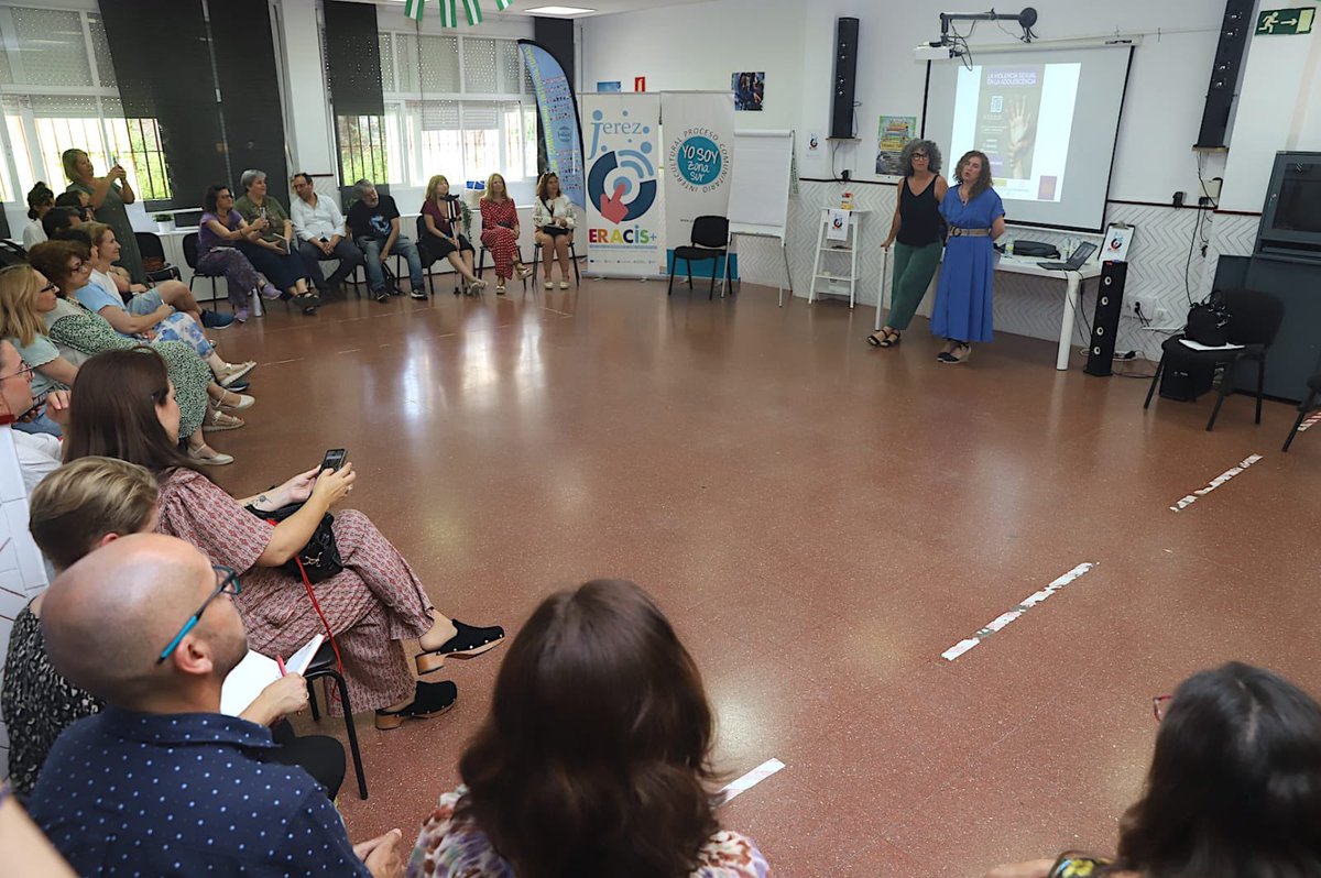 ▶️Susana Sánchez abre la sesión dirigida a profesionales 'Pornosocialización y su relación con la violencia sexual en la adolescencia'

👉🏻Igualdad ofrece esta actividad enmarcada en las acciones de la Estrategia ERACIS con el Proceso Comunitario Intercultural Zona Sur