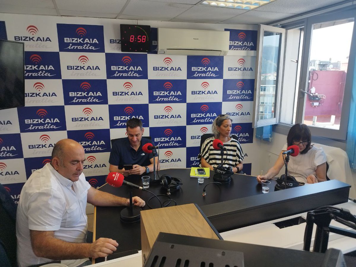 .<a href="/BizkaiaIrratia/">Bizkaia Irratia</a>|ko solasaldia. Bizkaibus lizitazio berriak. 

<a href="/Iker__Casanova/">Iker Casanova</a>: «Garraio zerbitzu publikoa daukagu baina, lizitazioen bidez, enpresa pribatuek eskaintzen dute zerbituza gehien bat. Ahailk eta zerbitzuaren gehiena operadore publikoaren esku jarri behar dugu».