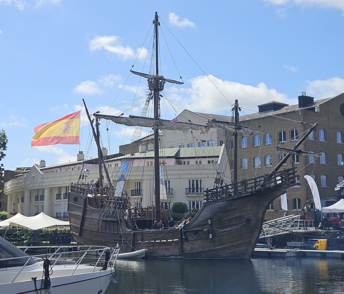 You don't see this every day! #StKatherinesDock #NaoSantaMaria 🇪🇦⚓️🇬🇧